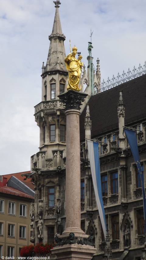 cattedrale e colonna di maria