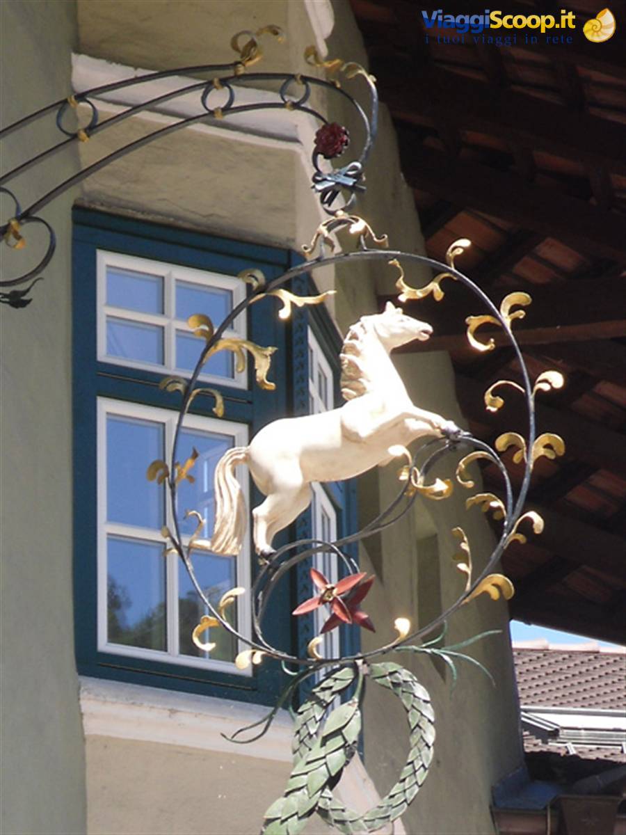 insegna a Chiusa (Bz)
