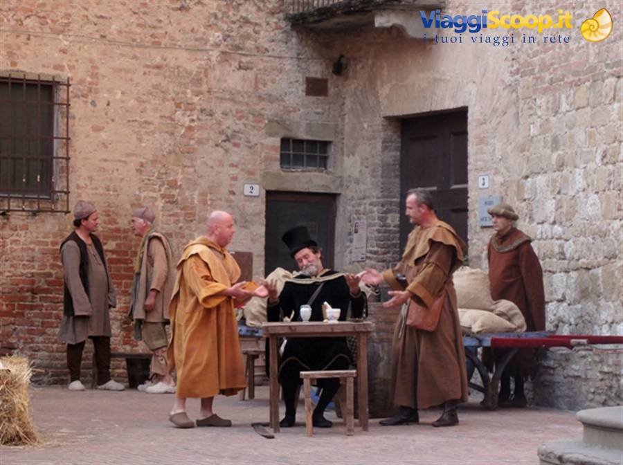 Borghi medievali in Toscana.Certaldo Alto (FI), corteo storico "Nel sogno di Messer Boccaccio"