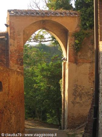 Castelli e borghi medievali in Toscana, Certaldo Alto (FI), Porta Alberti