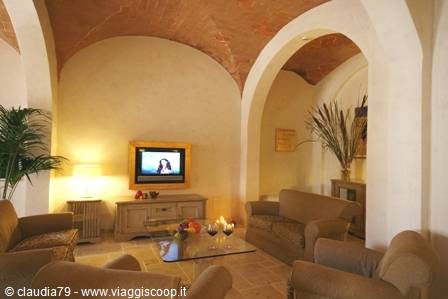 Vacanza in Toscana. L'Hotel Certaldo in Toscana nel cuore del Chianti.Un antico mulino del 1500