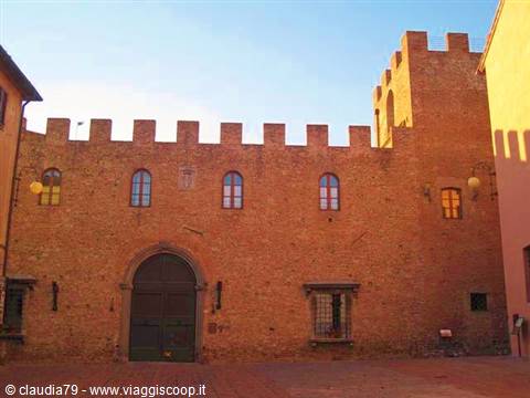 Castelli e borghi medievali toscana. Il borgo medievale di Certaldo Alto (Firenze), nel Chianti