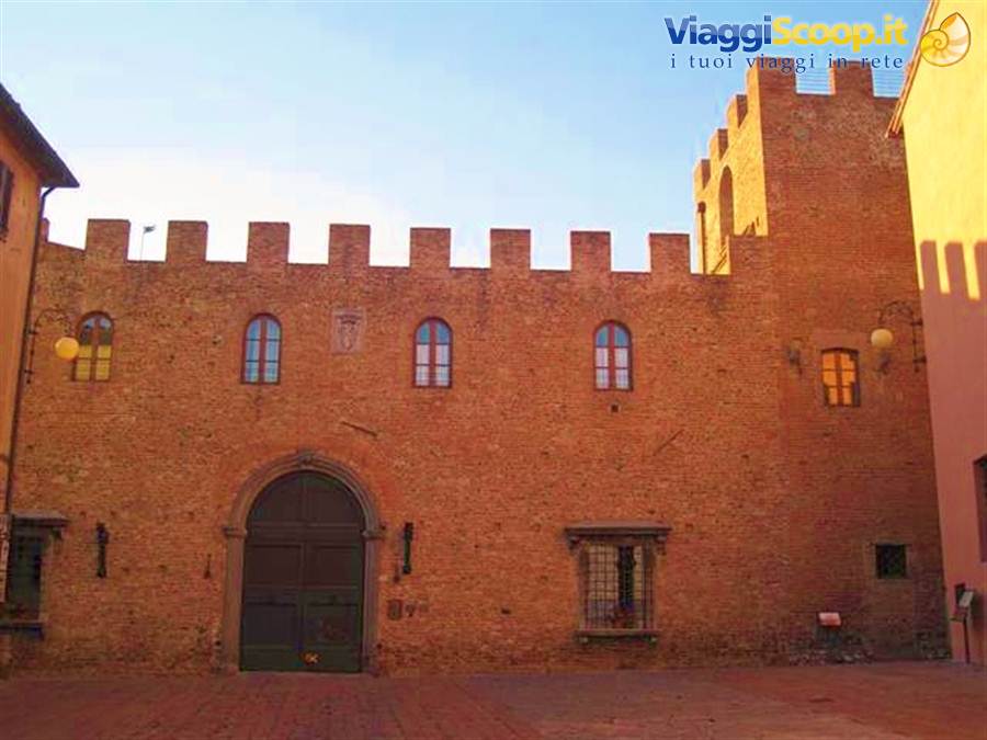 Castelli e borghi medievali toscana. Il borgo medievale di Certaldo Alto (Firenze), nel Chianti