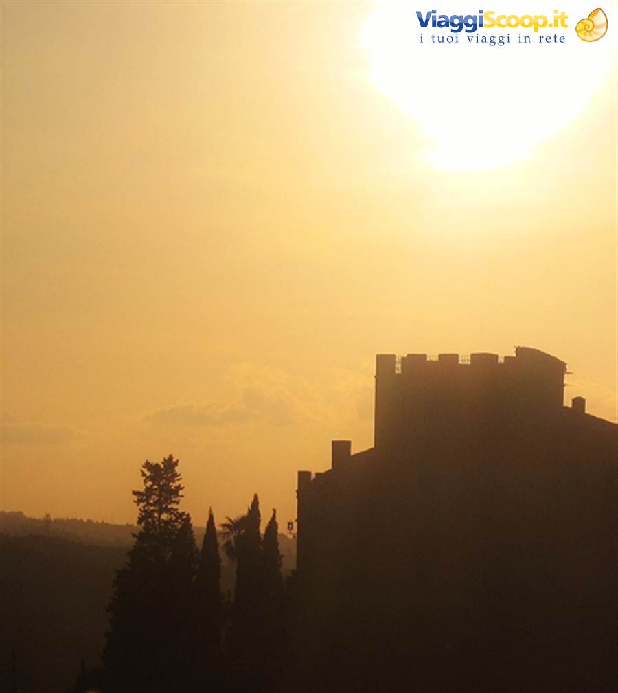 Castelli e borghi medievali toscana. Il borgo medievale di Certaldo Alto (Firenze), nel Chianti