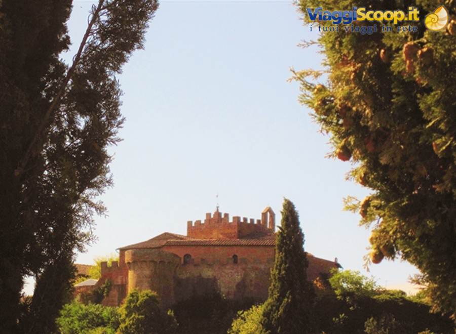 Castelli e borghi medievali toscana. Il borgo medievale di Certaldo Alto (Firenze), nel Chianti