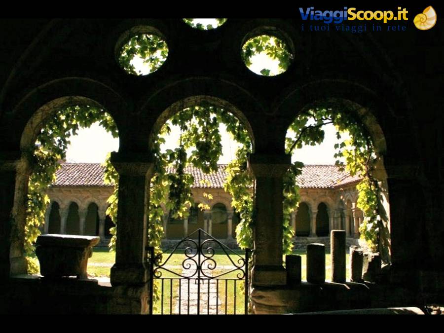 Santillana del Mar chiostro Colegiata