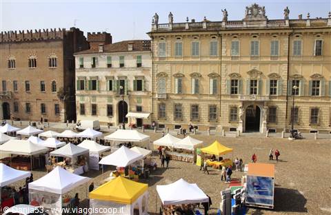 Piazza Sordello-Mantova