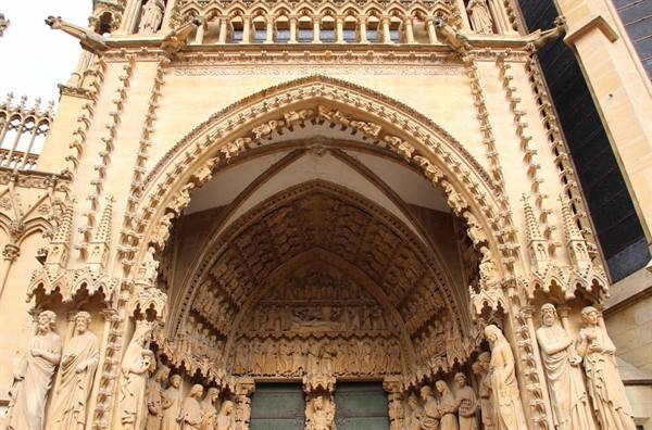 Metz-Cattedrale di Saint Etienne-Portale delle vergini