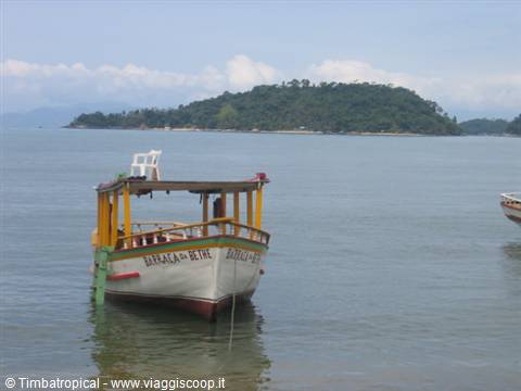 Ilha do Pelado sullo sfondo