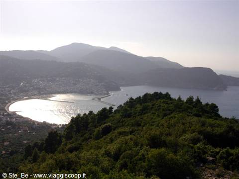 Skopelos citta' dall'alto