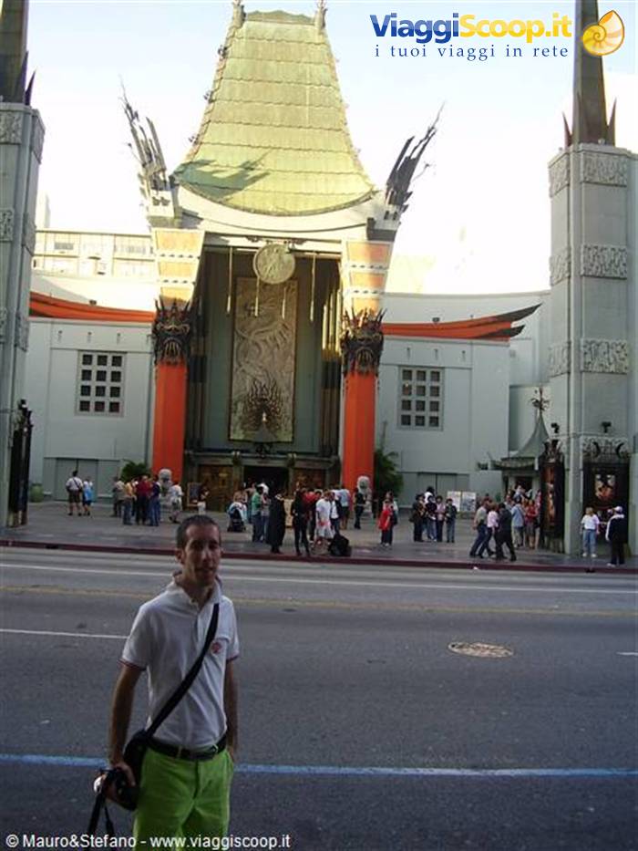 Mauro davanti al Chinese Theatre