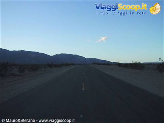 Mauro e Stefano nel deserto della Deth Valley... verso la mitica LAS VEGAS