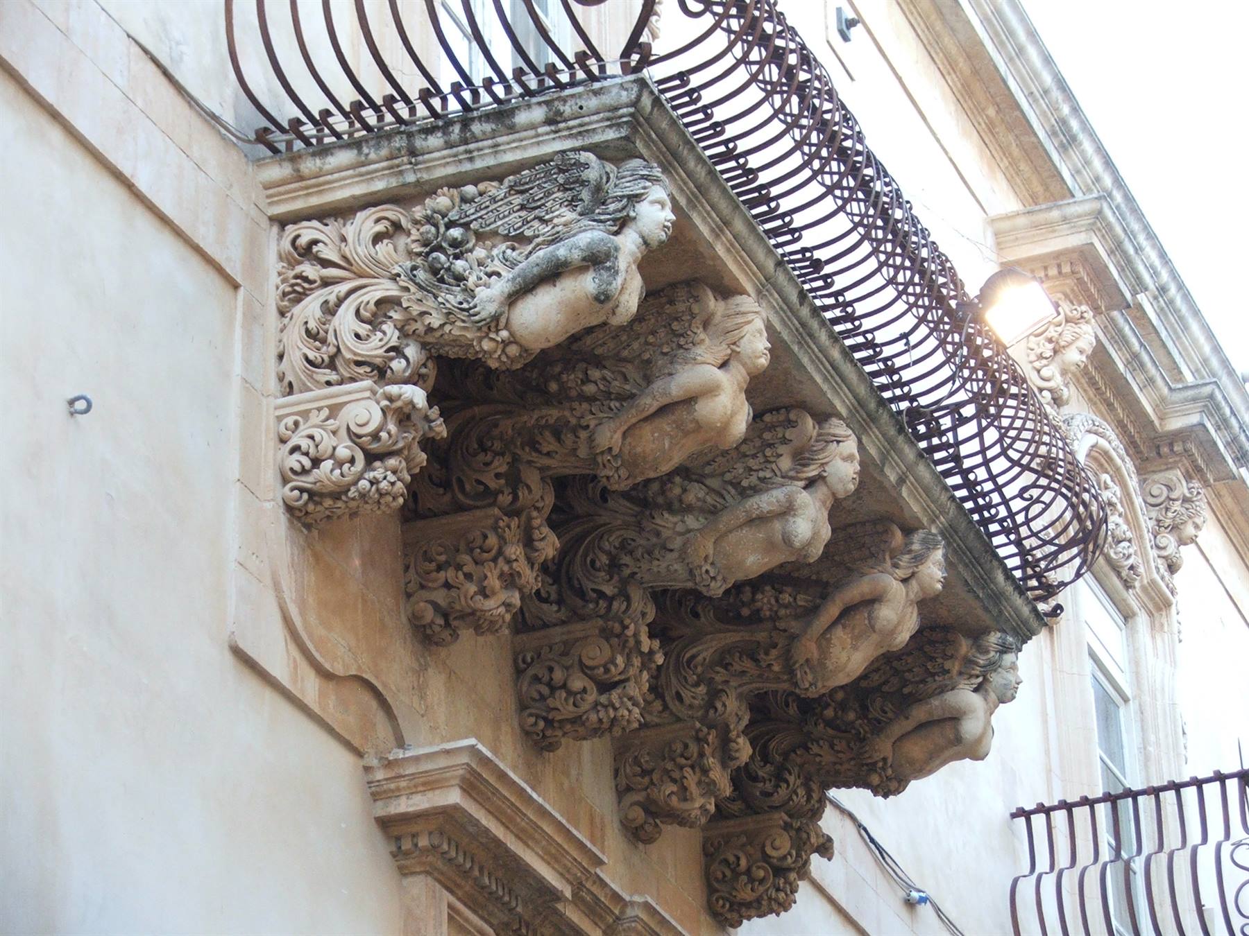 Noto,balconi ricamati di Palazzo Nicolaci.