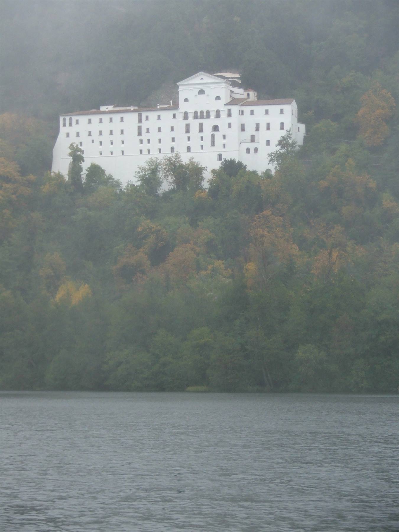 Lago di Monticchio,Monastero