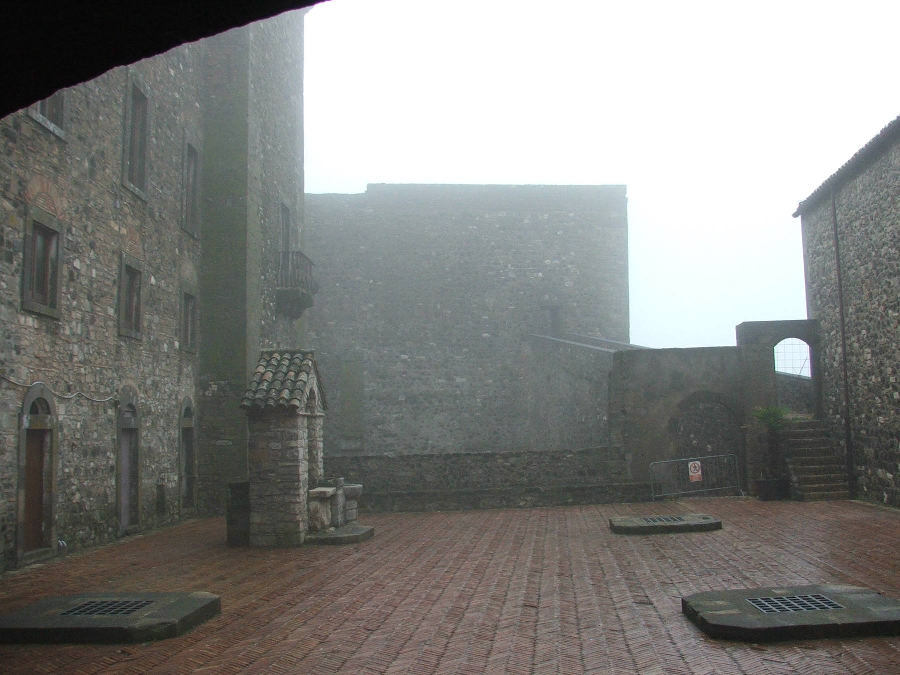 castello di Melfi,cortile interno