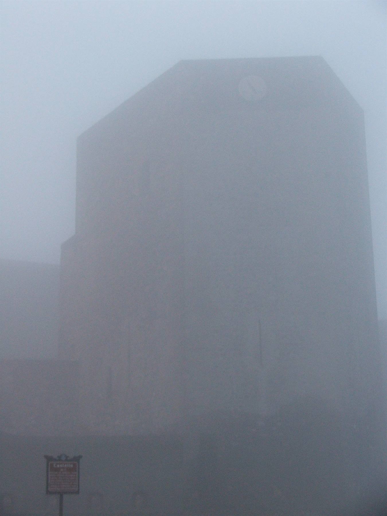 Mastio del castello di Melfi,nella nebbia