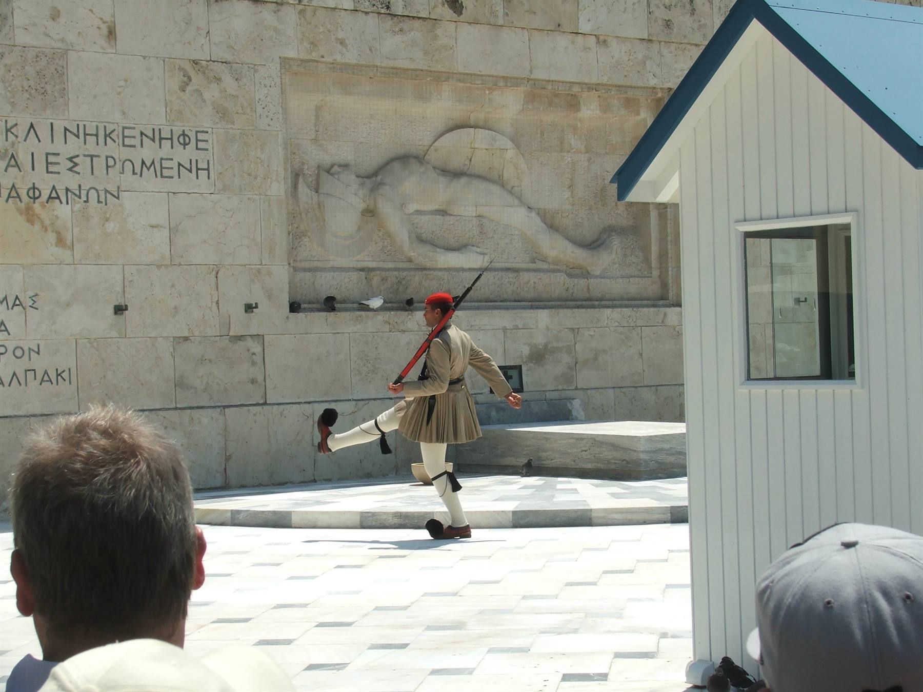 Atene, cambio della guardia