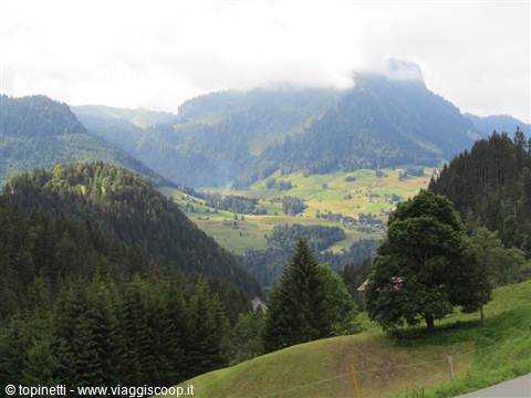 Scendendo dal Col de Mosses