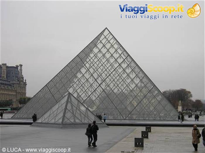 Piramidi del Louvre
