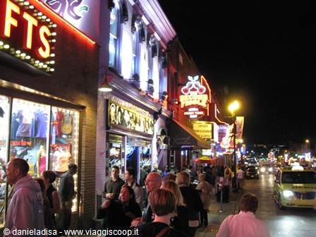 NASHVILLE - BROADWAY STREET