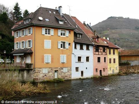 Than - lungofiume