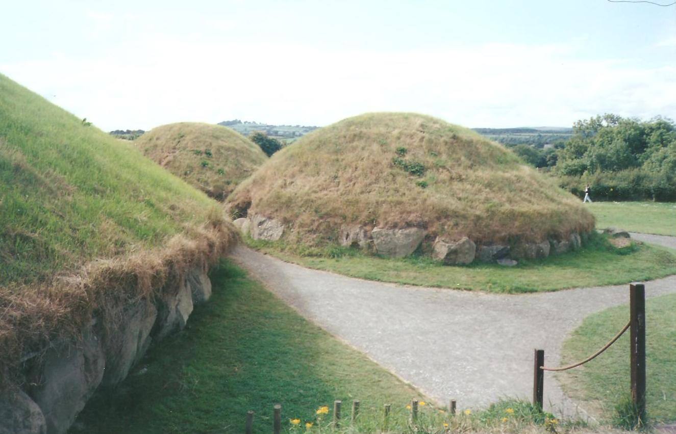 Brù na Boìnne(Newgrange)