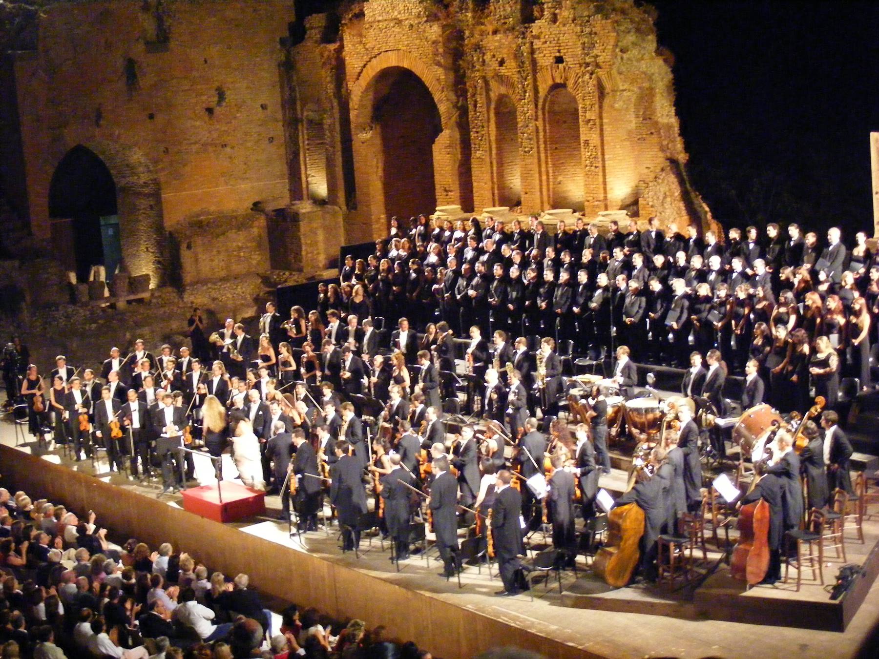 teatro greco taormina :9^ sinfonia di l.v.beethoven
