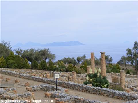 negropoli tindari (me) con vulcano-lipari e salina e a dx in lontananza panarea