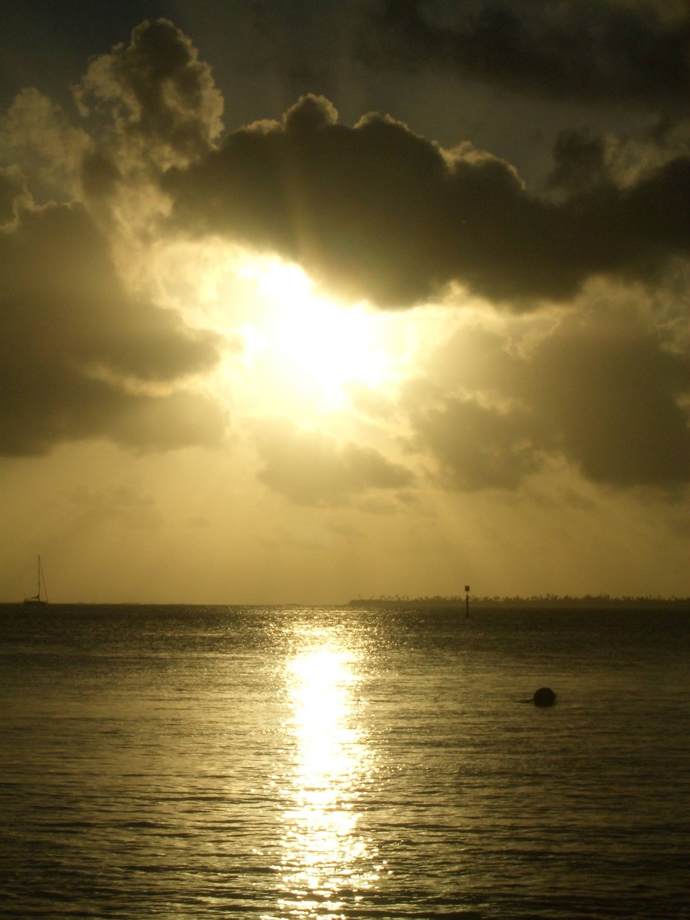 TRAMONTO A MAUPITI