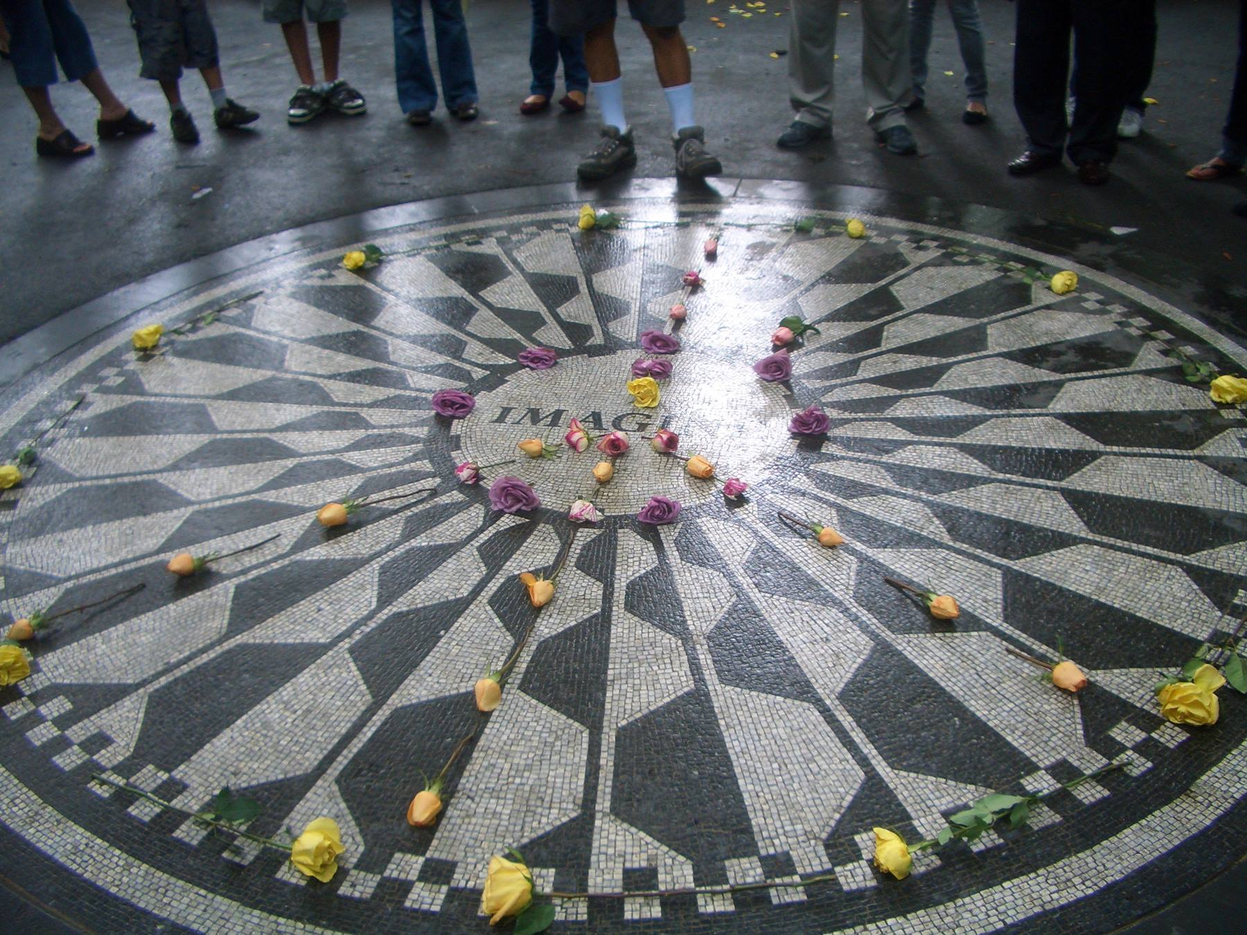 MONUMENTO A JOHN LENNON