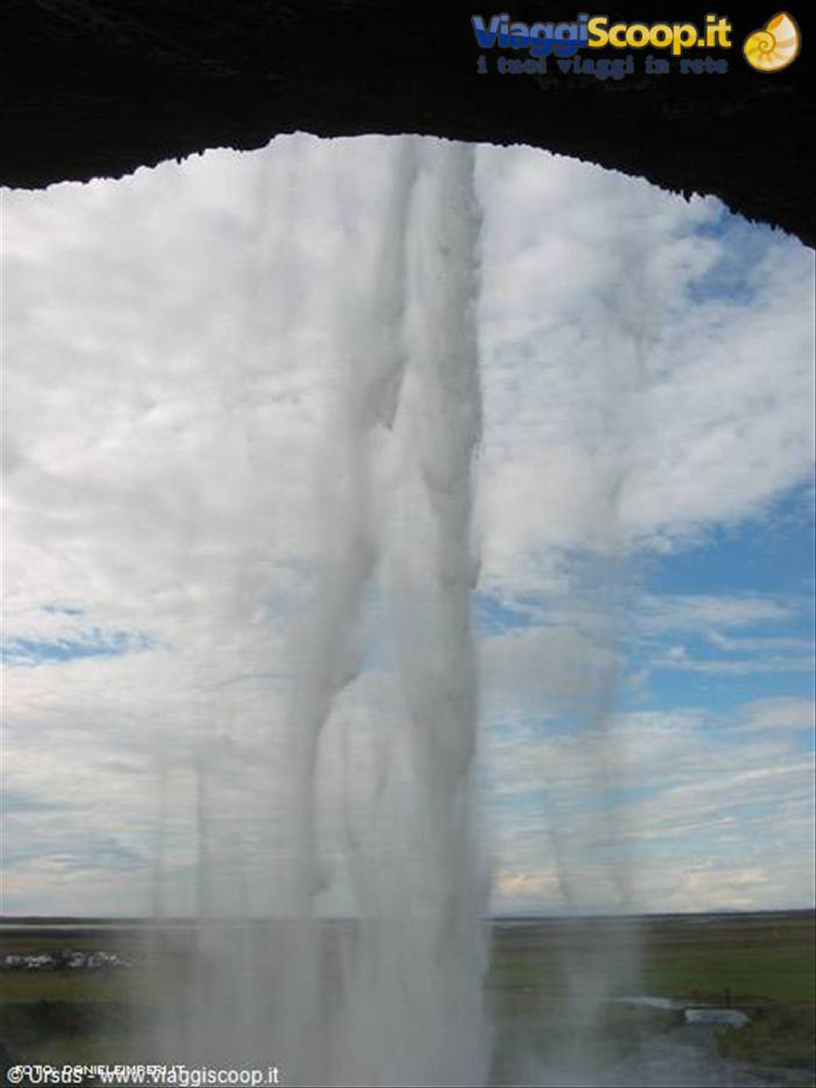 Skogafoss: dietro la cascata