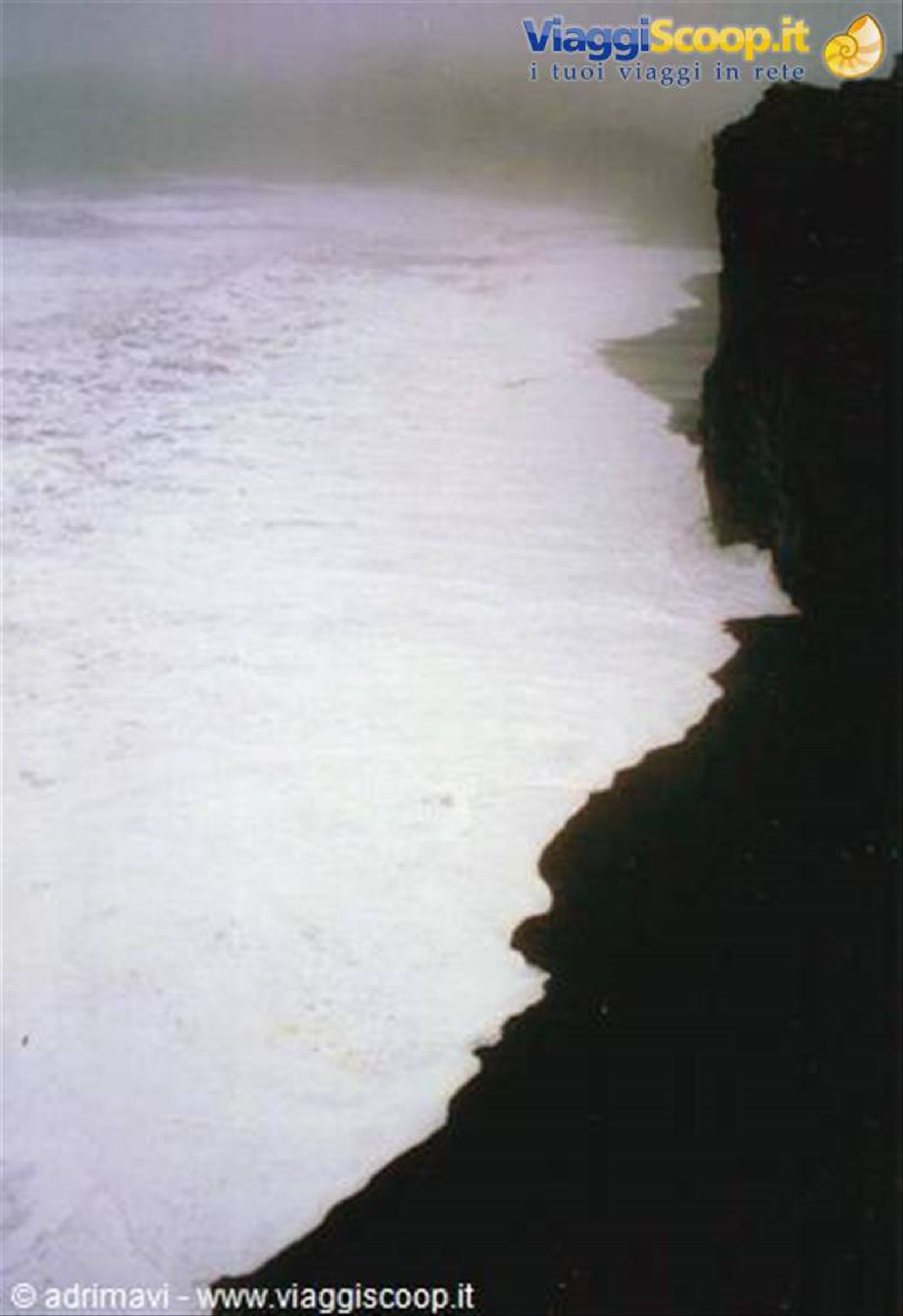 spiaggia e scogliere a Dyrholaey