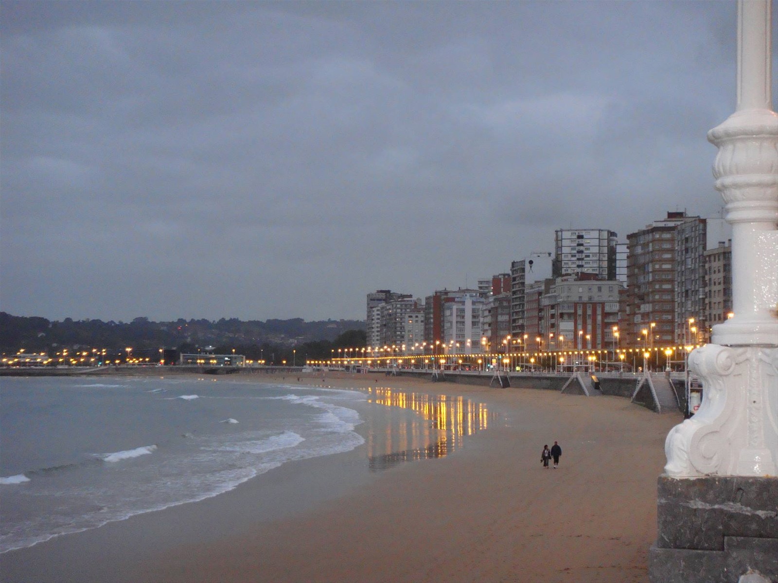 Gijòn - notte sulla spiaggia