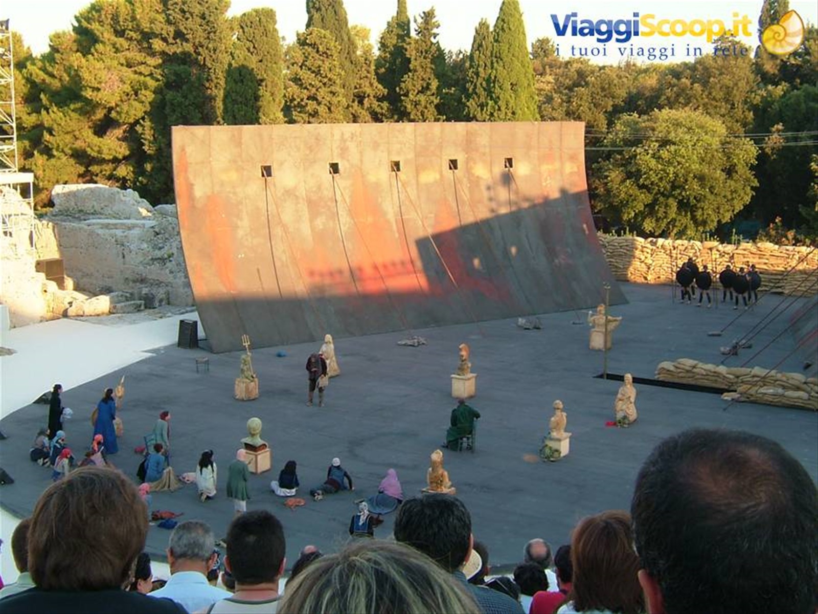 Rappresentazione della tragedia "Sette contro Tebe" nel teatro greco