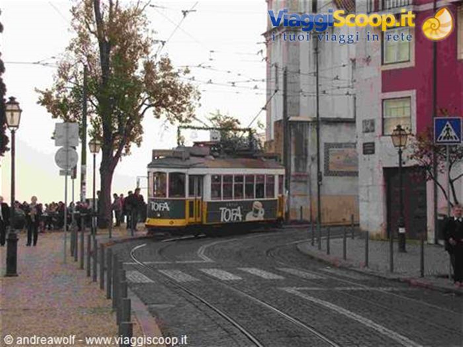 Il tram 28 nei vicoli di Lisbona (Praca do Sol)