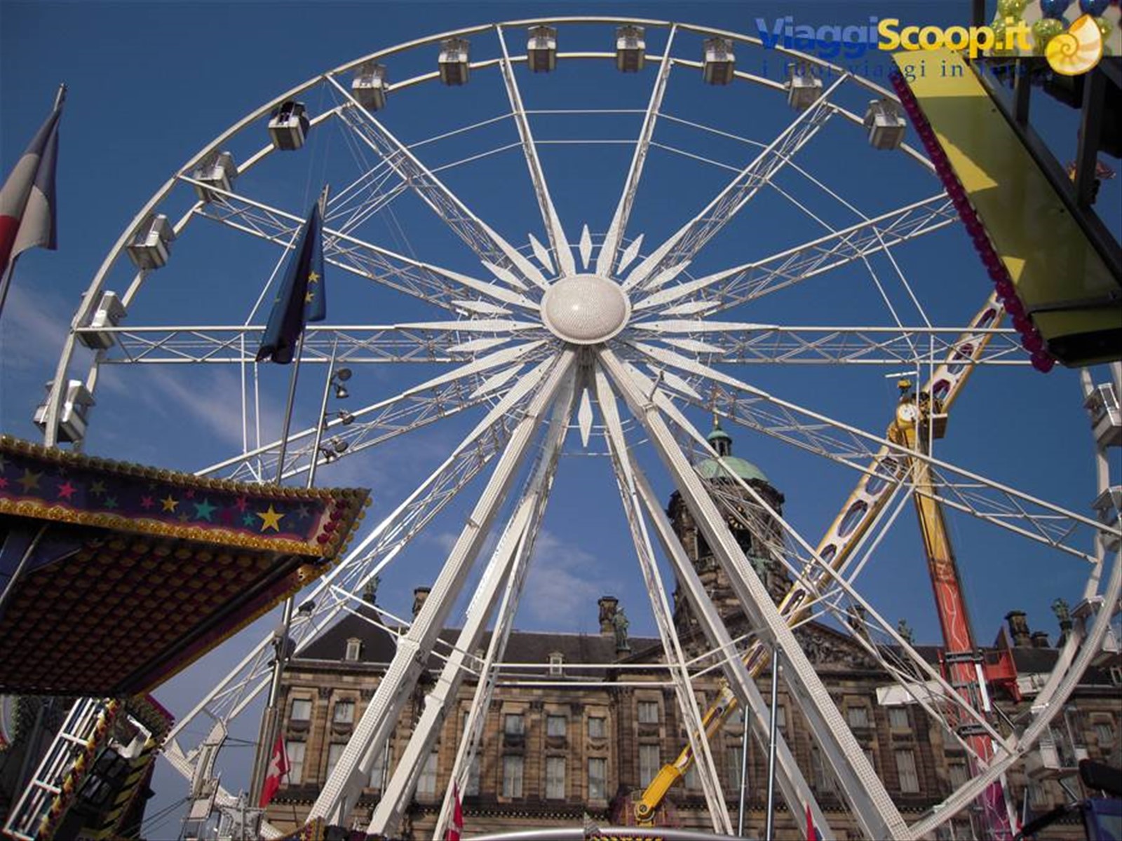 Piazza Dam, con la ruota del luna park