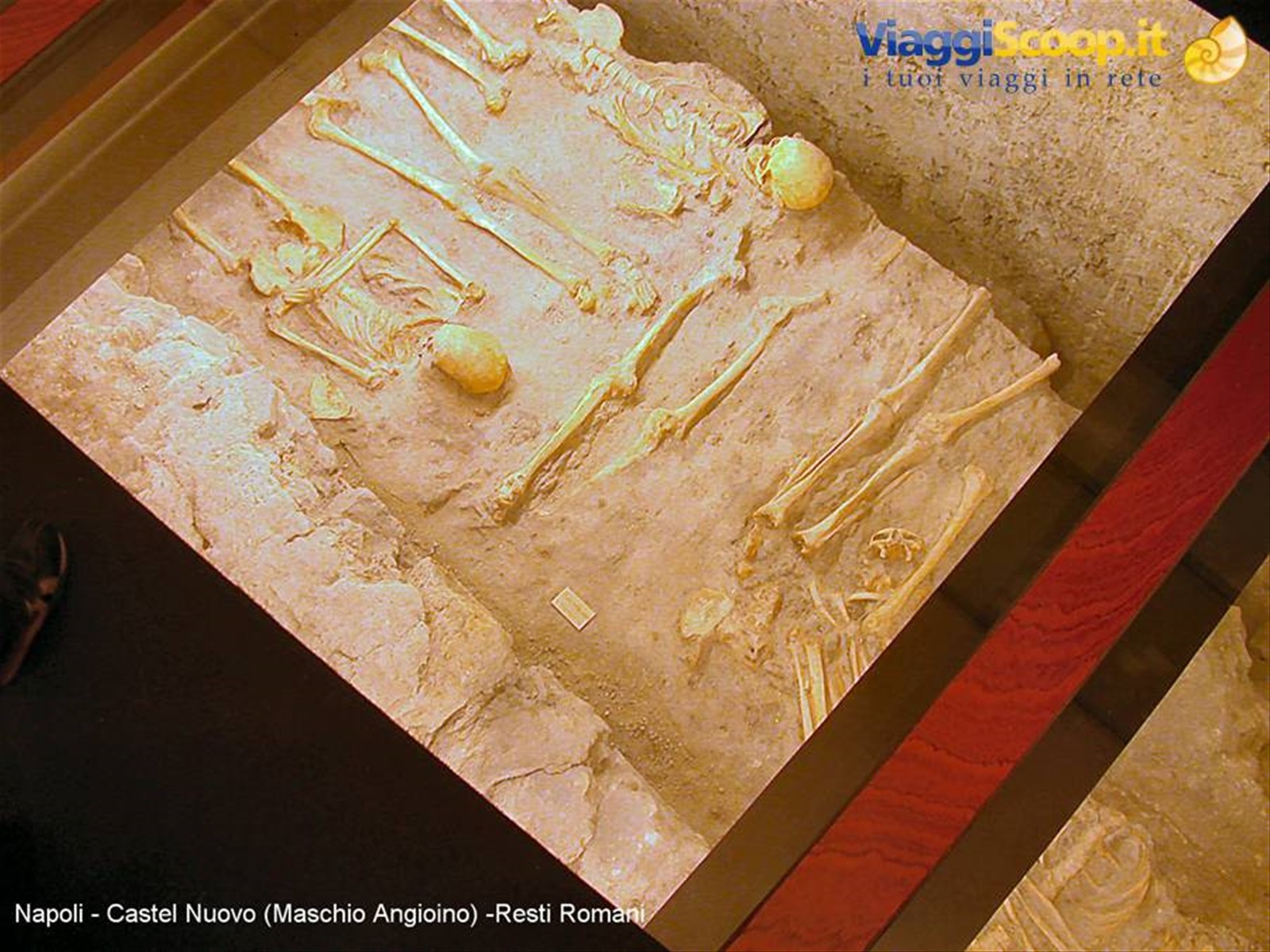 Napoli - Castel Nuovo - Resti Romani