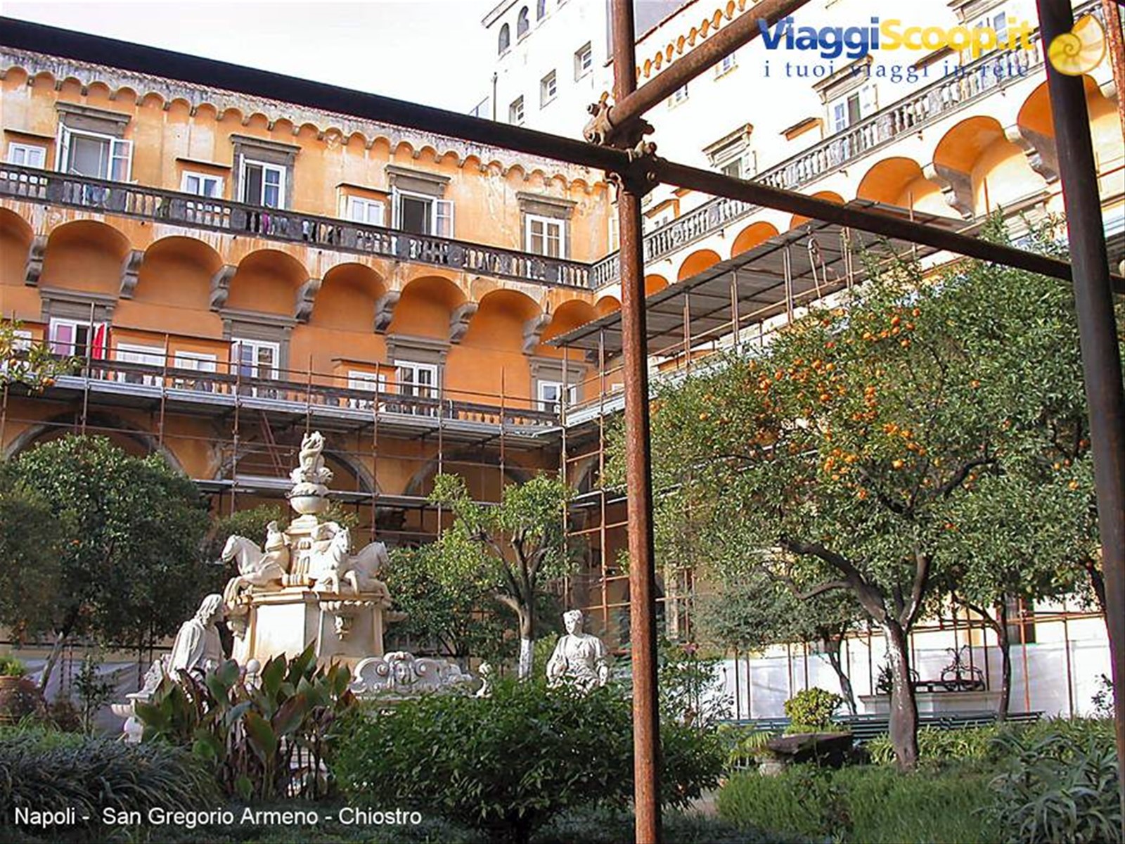 Napoli - San Gregorio Armeno - Chiostro