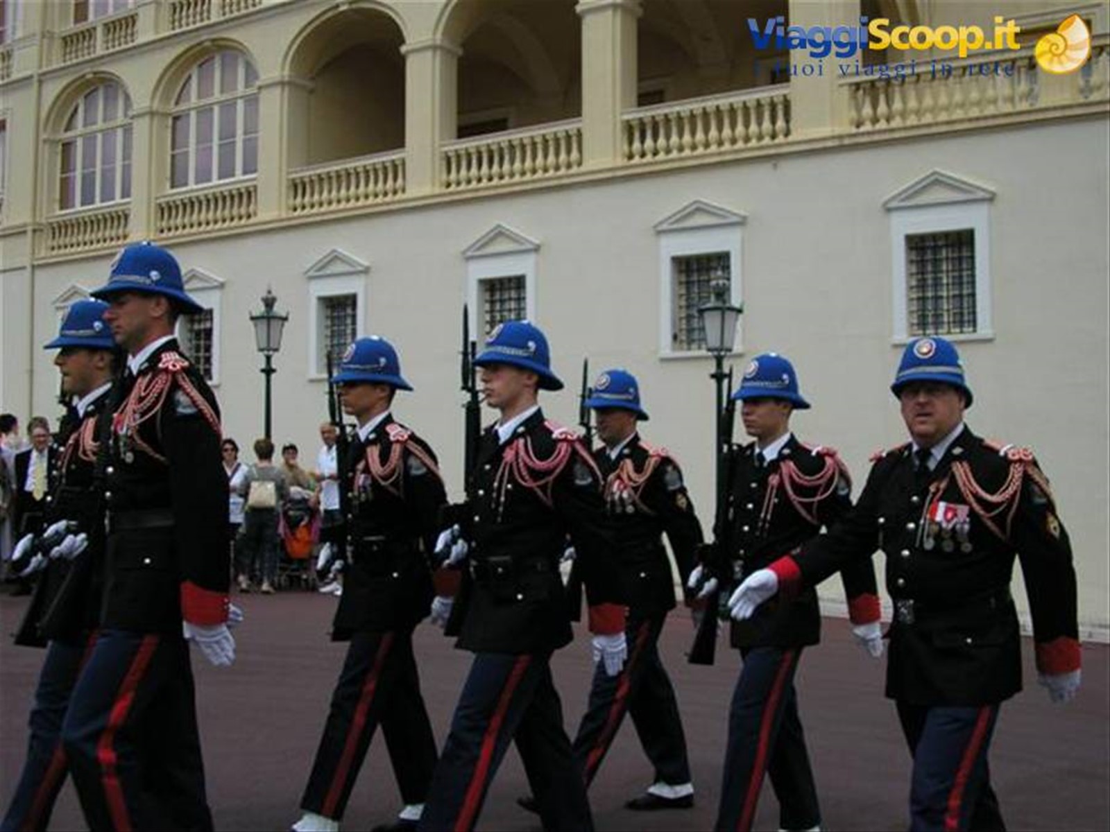 Ore 12: Cambio della Guardia