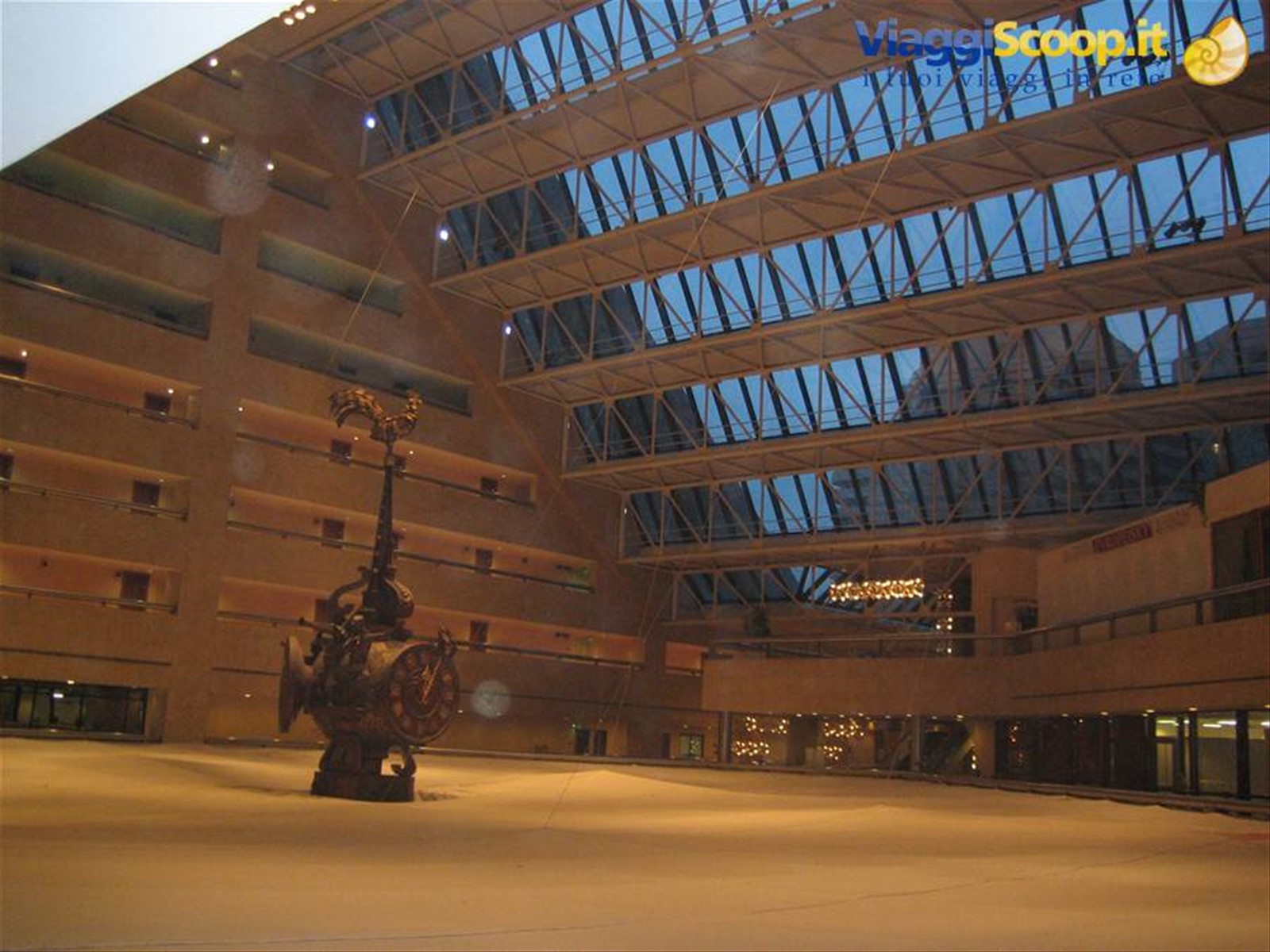 L'antico orologio del Mezhdurarodnaya Hotel di Mosca
