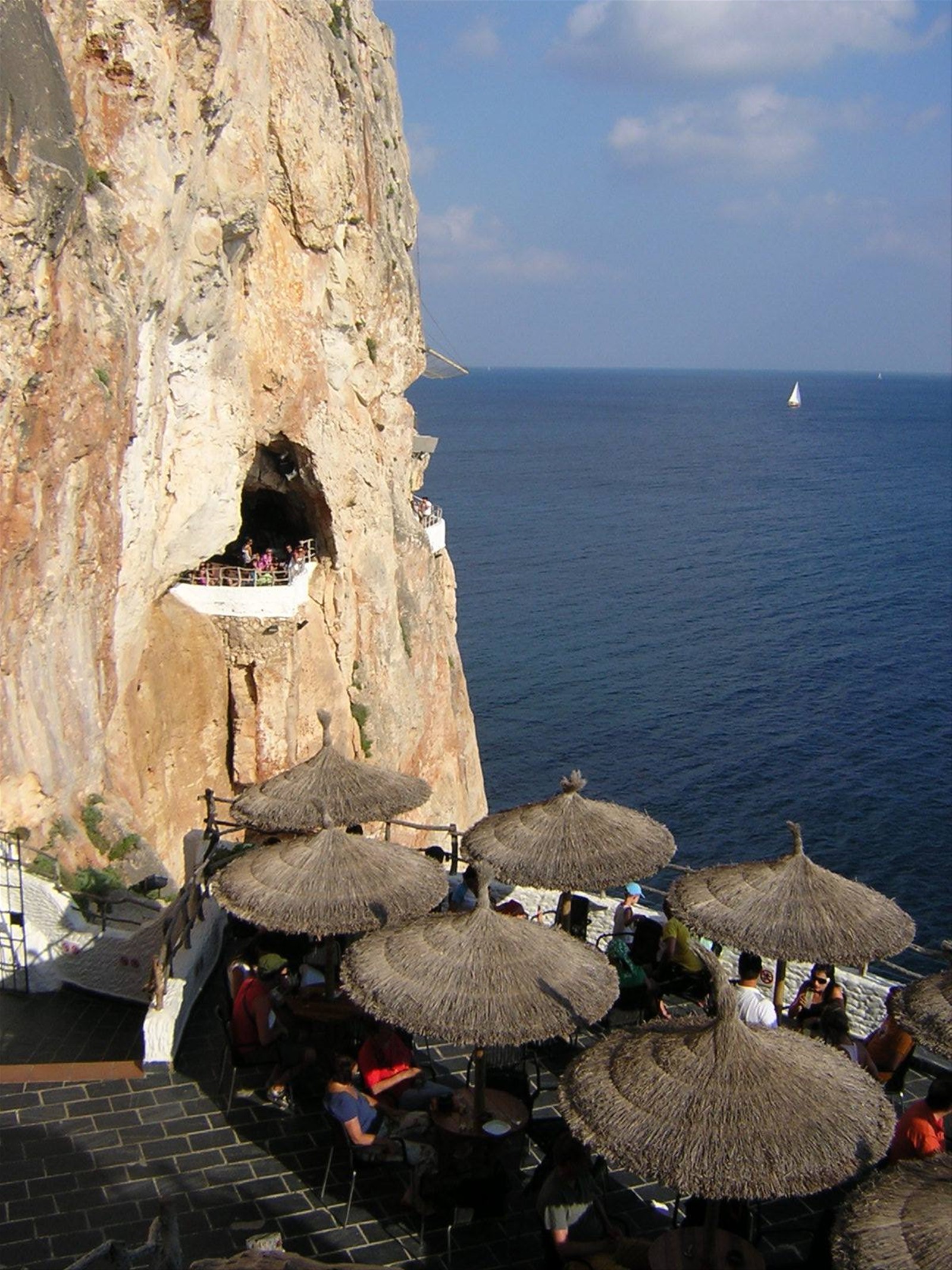 LA COVA D'EN XOROI... la discoteca