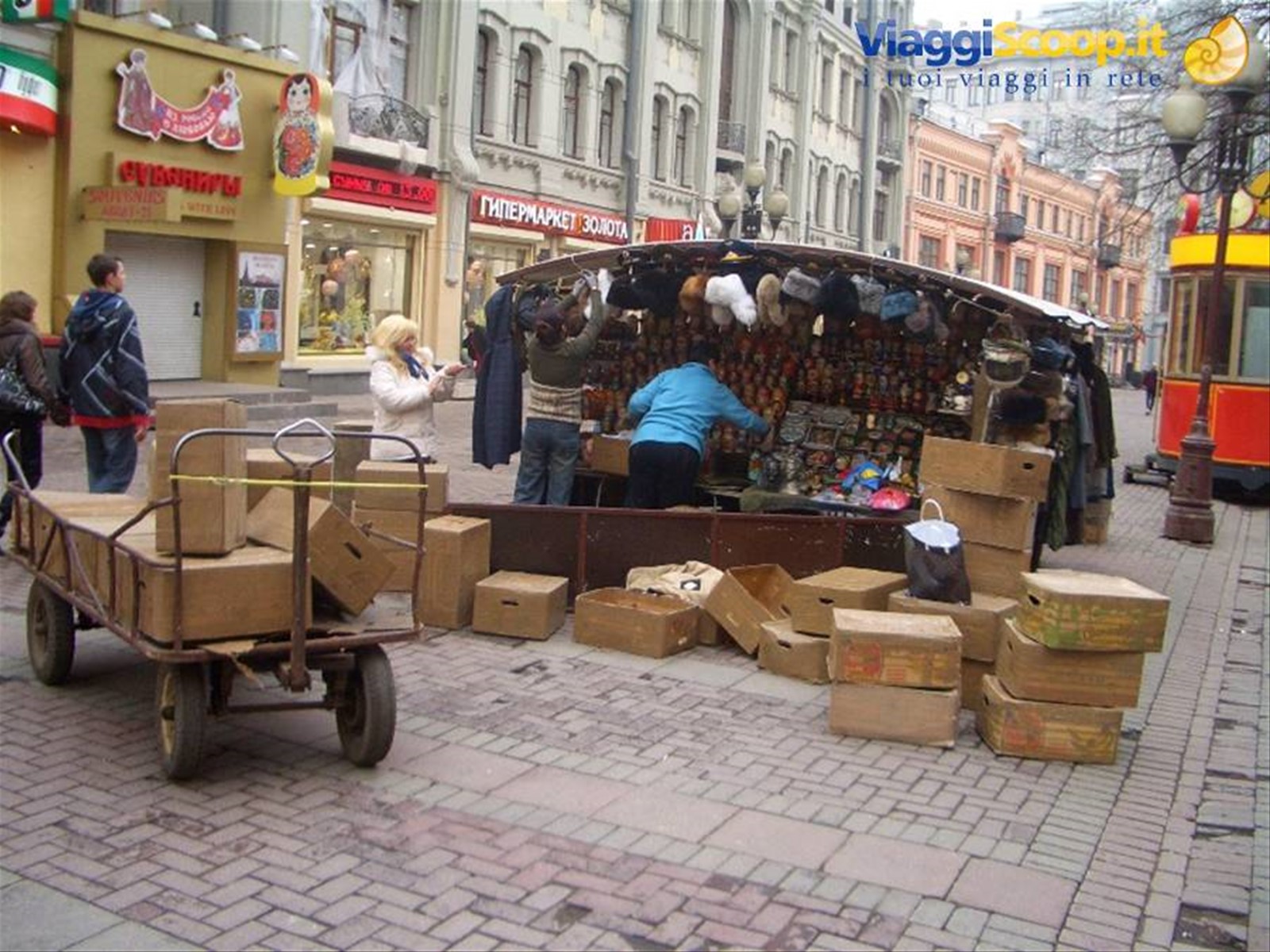 Mercato Souvenir - Old arbat road