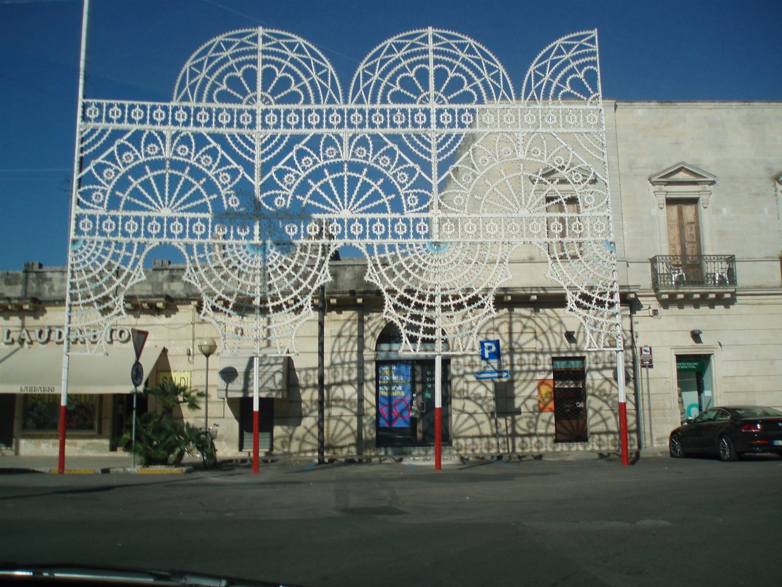 preparativi per una festa paesana