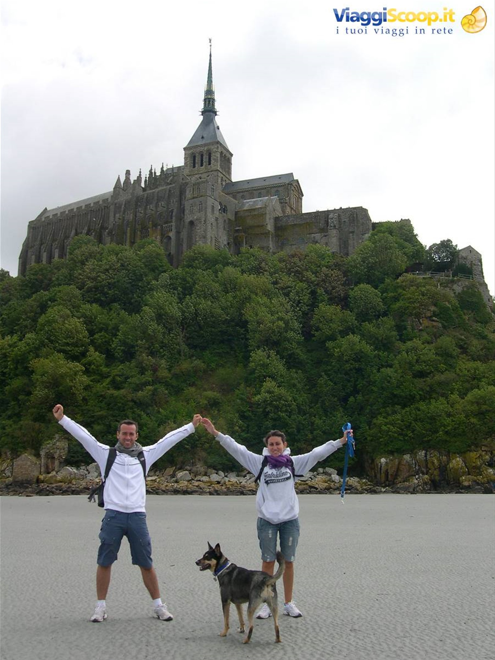 SOTTO MONT SAINT MICHEL CON LA BASSA MAREA . . . SPETTACOLARE ! ! ! (BASSA NORMANDIA)