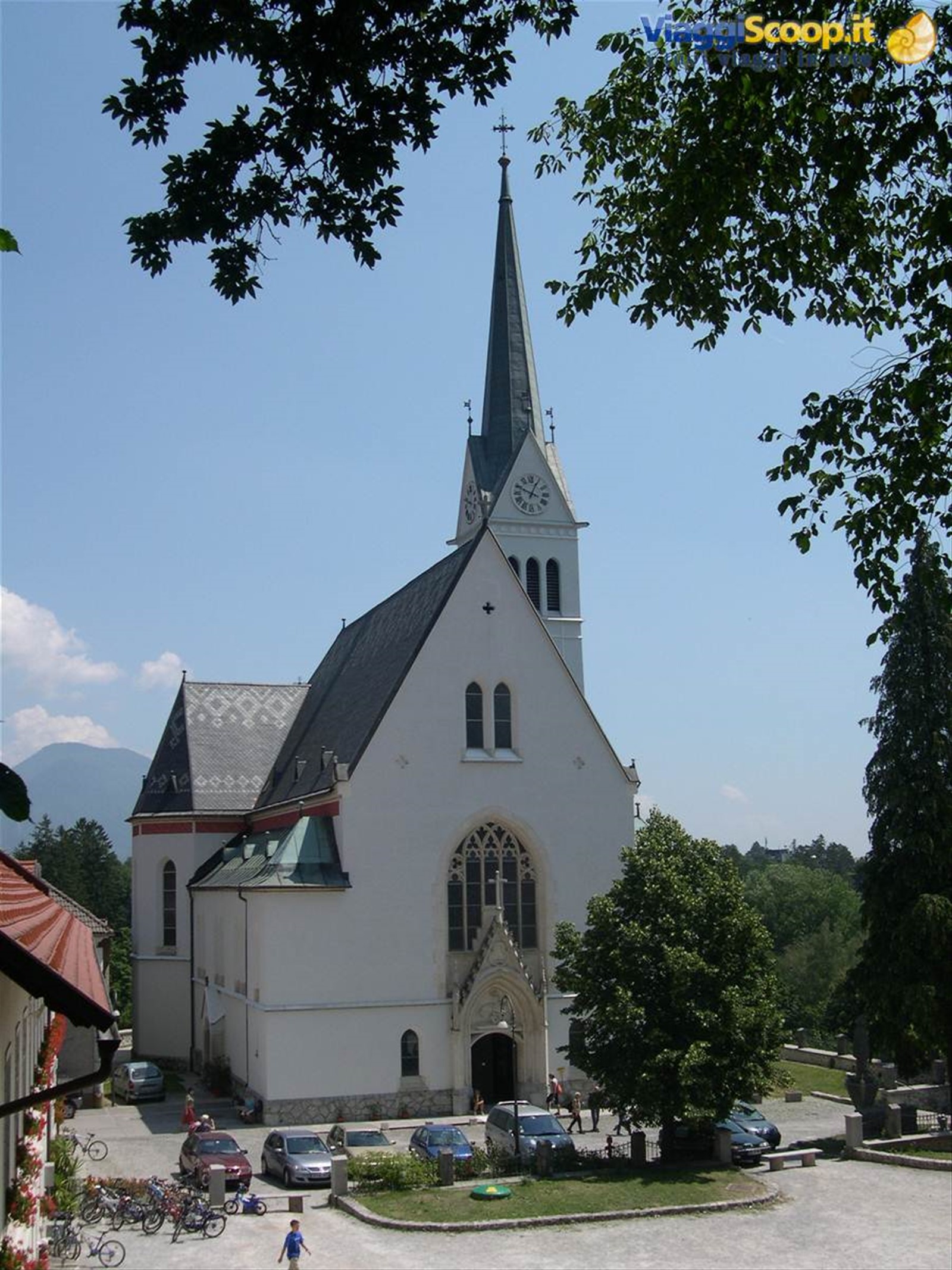 UNA CARATTERISTICA CHIESA NEI PRESSI DI BLED