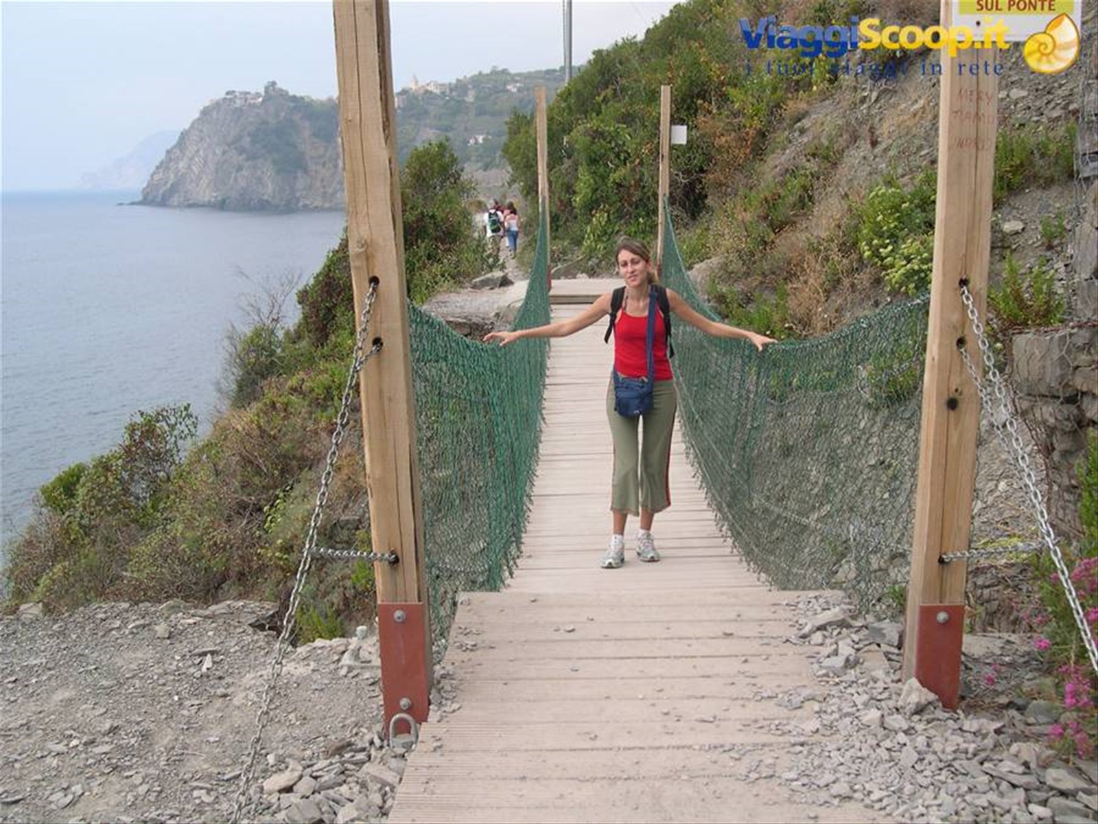 VALENTINA SUL PONTE "TIBETANO" . . .