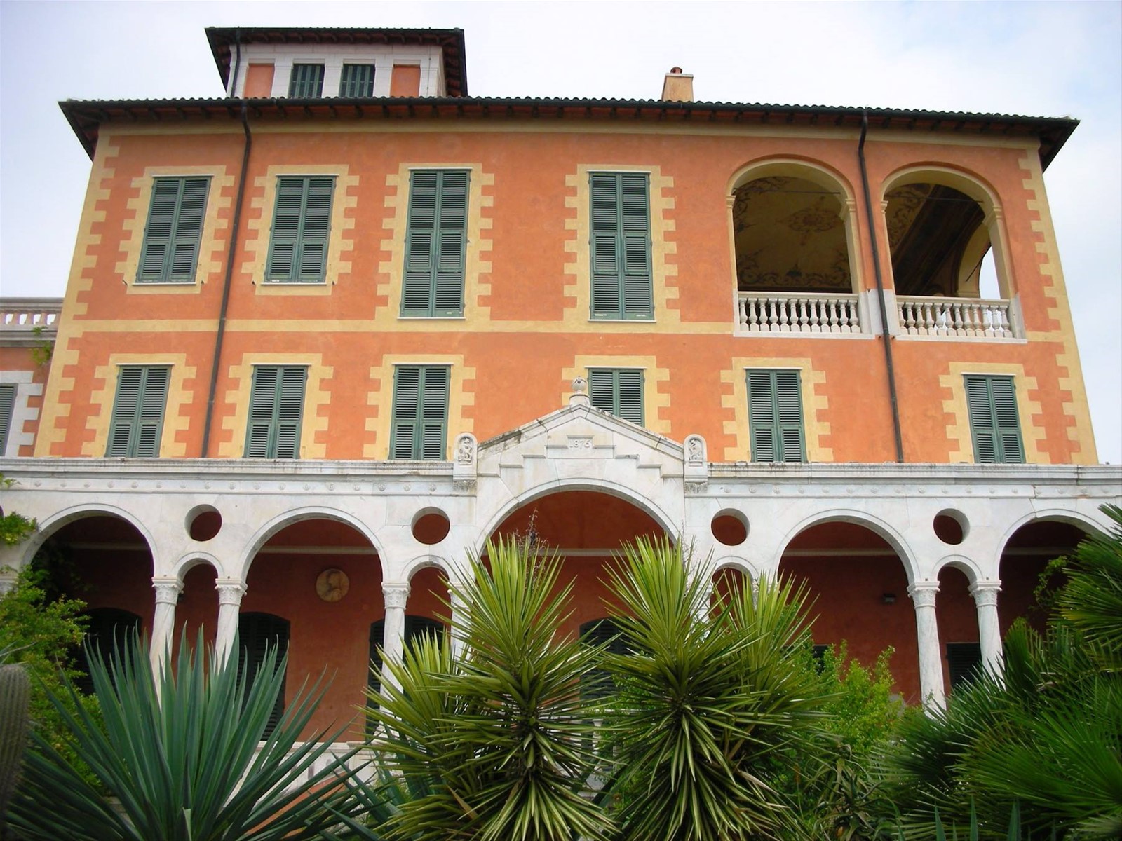 la villa dal retro del giardino