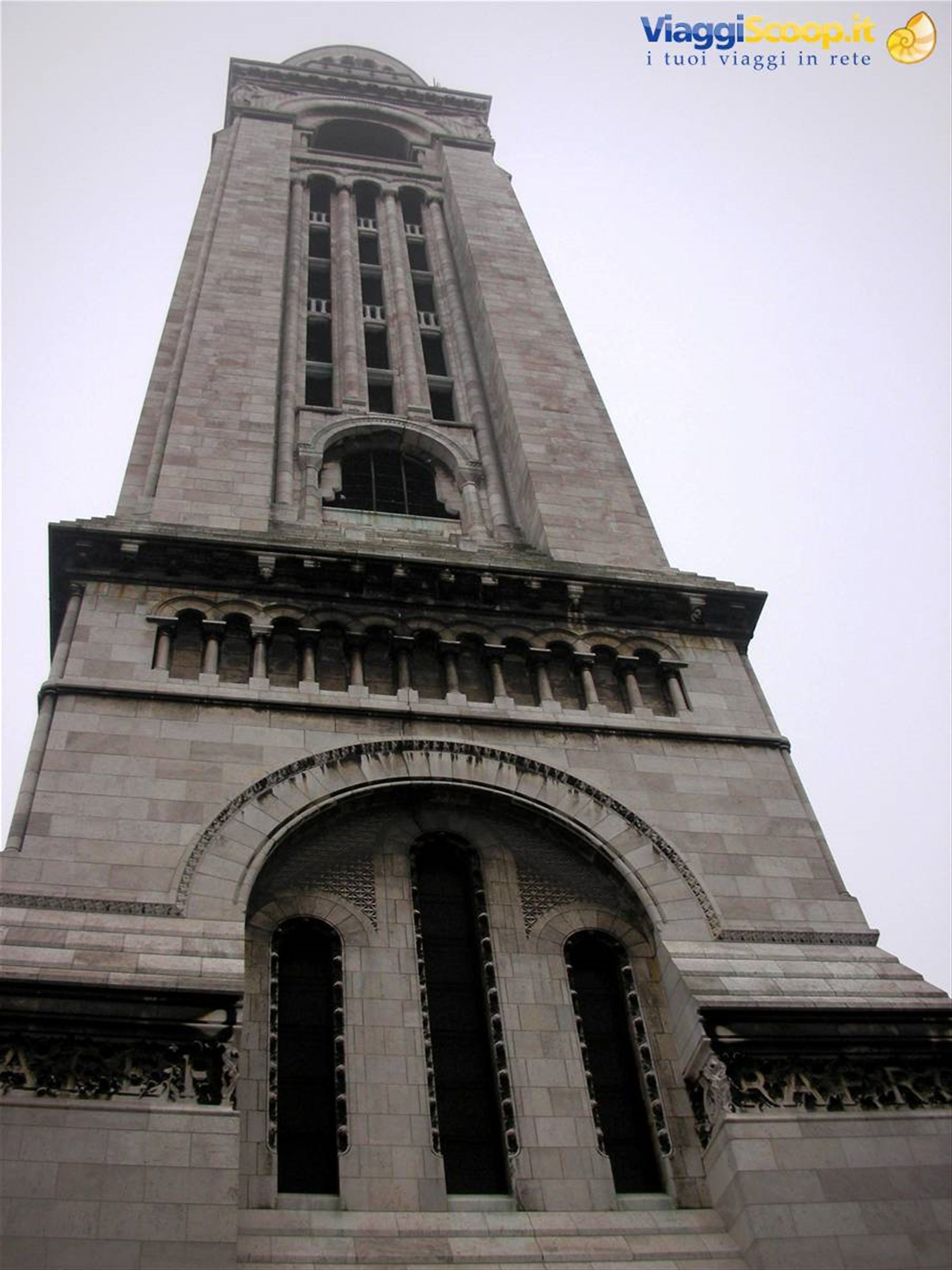 l'alto campanile della basilica