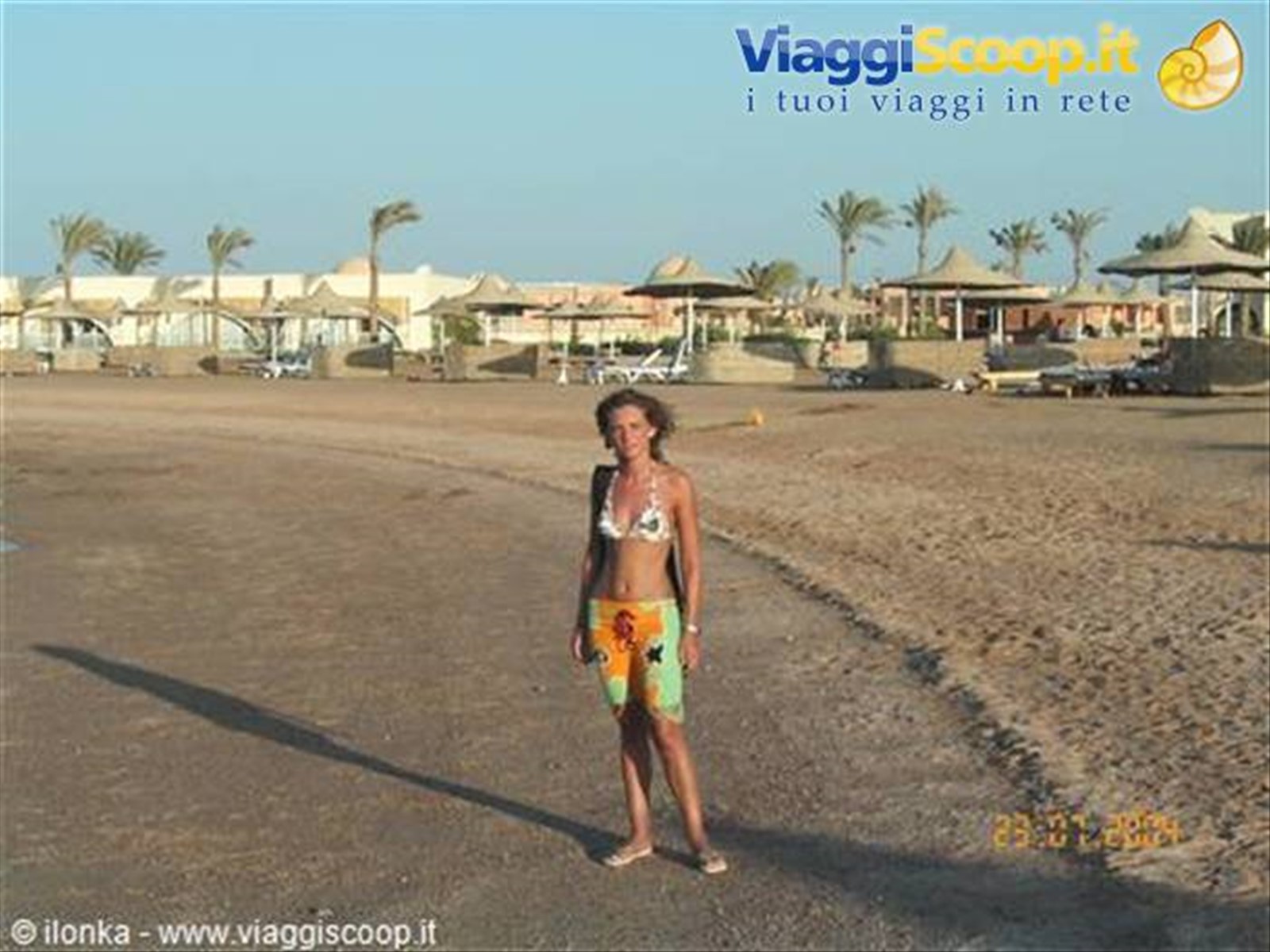 elena in spiaggia-baia village