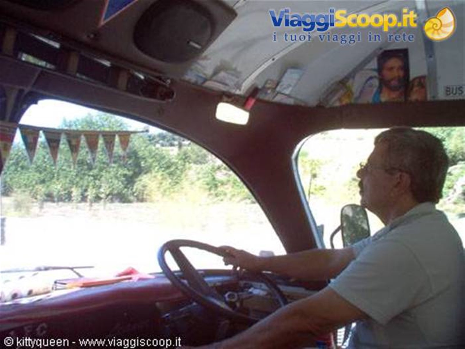 SIMPATICO AUTISTA DEL BUS